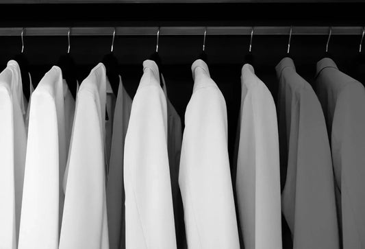 Abito su misura: perché sceglierlo e quali sono i veri vantaggi rispetto al prêt-à-porter