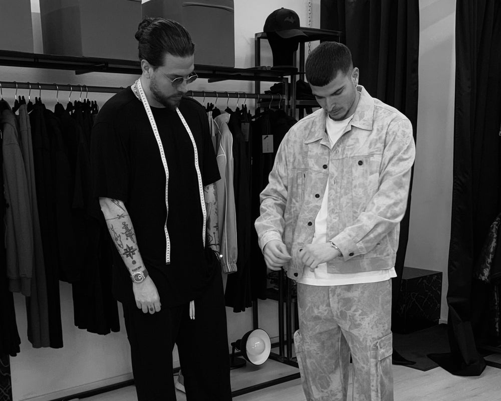 Le ultime tendenze dell’abbigliamento luxury maschile e come integrarle in un guardaroba su misura